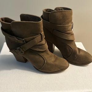 Women’s ankle boot size 8